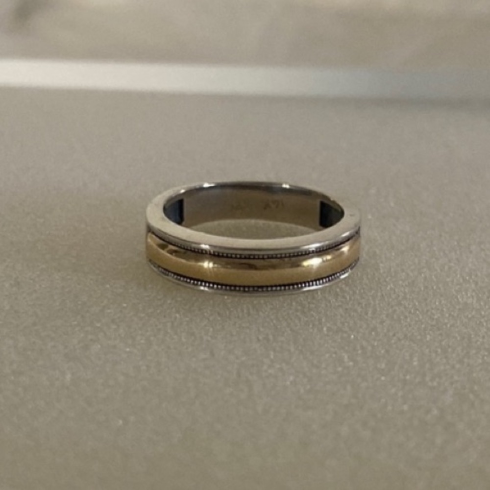 Elegant Two-Tone Band Ring